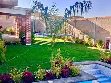 VENTA DE HERMOSA CASA EN OJO CALIENTE, CON HERMOSAS VISTAS A LA MONTAÑA.
