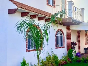 VENTA DE HERMOSA CASA EN OJO CALIENTE, CON HERMOSAS VISTAS A LA MONTAÑA.