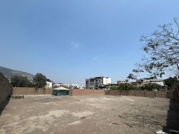 OPORTUNIDAD DE INVERSIÓN INMOBILIARIA ÚNICA, TERRENO PREMIUM EN ESQUINA SANTIAGO DE SURCO –  ÁREA TOTAL: 1,375.86M2: US$ 1,380.95 X M2.