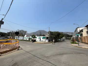 OPORTUNIDAD DE INVERSIÓN INMOBILIARIA ÚNICA, TERRENO PREMIUM EN ESQUINA SANTIAGO DE SURCO –  ÁREA TOTAL: 1,375.86M2: US$ 1,380.95 X M2.