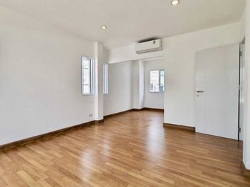 Single house for sale, 4 bedrooms, Chuan Chuen Village. Watcharaphon Ramindra, 50 sq m, 2 floors, near Thanommit Market