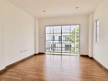 Single house for sale, 4 bedrooms, Chuan Chuen Village. Watcharaphon Ramindra, 50 sq m, 2 floors, near Thanommit Market