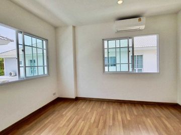 Single house for sale, 4 bedrooms, Chuan Chuen Village. Watcharaphon Ramindra, 50 sq m, 2 floors, near Thanommit Market