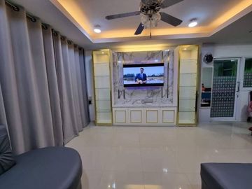 For sale 2 commercial buildings, Mit Samphan Road, Ang Sila, Chonburi