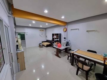 For sale 2 commercial buildings, Mit Samphan Road, Ang Sila, Chonburi