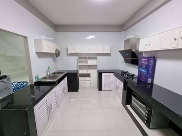 For sale 2 commercial buildings, Mit Samphan Road, Ang Sila, Chonburi