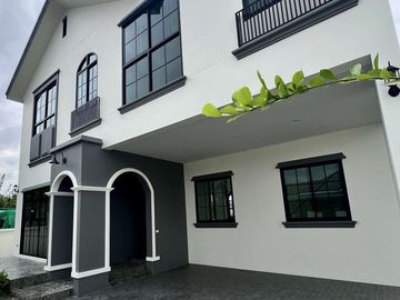 For sale: European-style single-family house outside the project, Khunkhong area, behind Kad Farang, prime location Near Hang Dong District