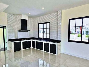 For sale: European-style single-family house outside the project, Khunkhong area, behind Kad Farang, prime location Near Hang Dong District