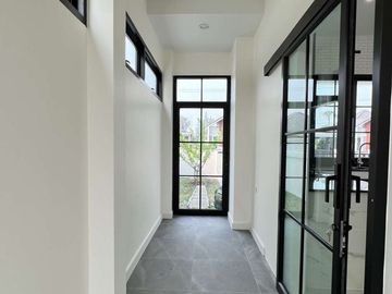 For sale: European-style single-family house outside the project, Khunkhong area, behind Kad Farang, prime location Near Hang Dong District
