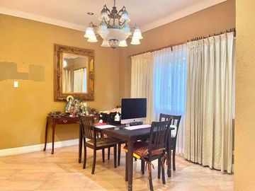 🏡 FOR SALE: Well-Maintained Classic Design House in Paranaque 🌟