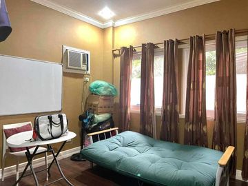 🏡 FOR SALE: Well-Maintained Classic Design House in Paranaque 🌟