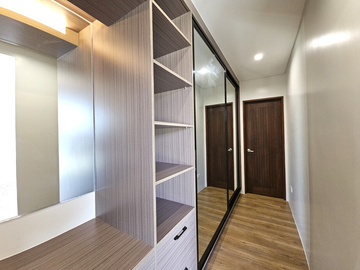 🏡 FOR SALE: New 3-Level House with 4-Car Garage and Community Perks in Paranaque City 🌟
