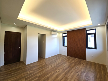 🏡 FOR SALE: New 3-Level House with 4-Car Garage and Community Perks in Paranaque City 🌟
