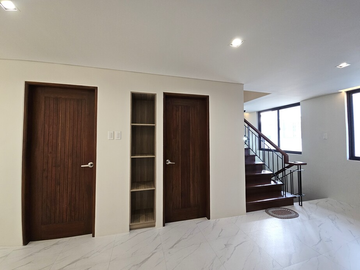 🏡 FOR SALE: New 3-Level House with 4-Car Garage and Community Perks in Paranaque City 🌟
