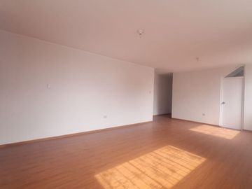 AMPLIO FLAT CON INGRESO INDEPENDIENTE COMO CASA EN JLBYR. GRIFO MONTERREY