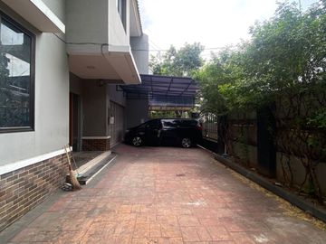 Dijual Rumah Besar 2 Lantai Pinggir Jalan Utama Bintaro Jaya