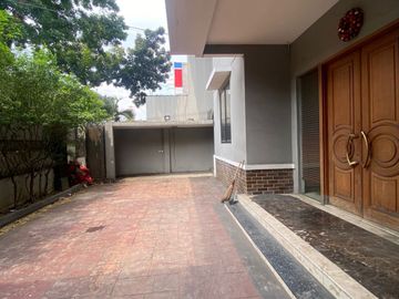 Dijual Rumah Besar 2 Lantai Pinggir Jalan Utama Bintaro Jaya