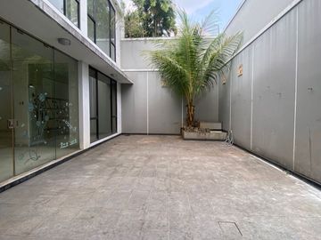 Dijual Rumah Besar 2 Lantai Pinggir Jalan Utama Bintaro Jaya