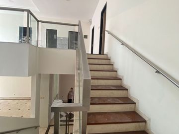 Dijual Rumah Besar 2 Lantai Pinggir Jalan Utama Bintaro Jaya
