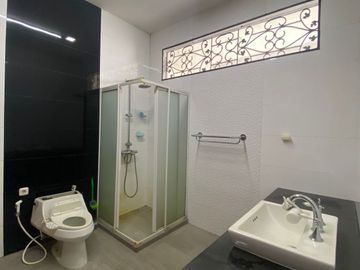 Dijual Rumah Besar 2 Lantai Pinggir Jalan Utama Bintaro Jaya
