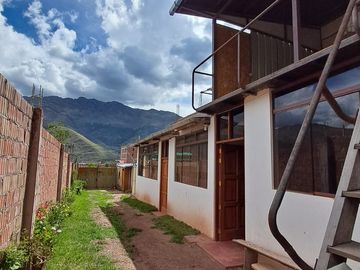 SE VENDE LINDA CASITA CON UNA AMPLIA ÁREA DE TERRENO DE 468.88m2 EN LA LOCALIDAD DE HUASAO