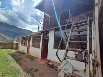 SE VENDE LINDA CASITA CON UNA AMPLIA ÁREA DE TERRENO DE 468.88m2 EN LA LOCALIDAD DE HUASAO