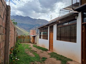 SE VENDE LINDA CASITA CON UNA AMPLIA ÁREA DE TERRENO DE 468.88m2 EN LA LOCALIDAD DE HUASAO