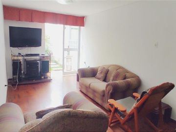 Venta De Casa De Dos Pisos Y Azotea En Los Olivos, Frente A Parque Del Niño