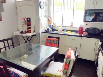 Venta De Casa De Dos Pisos Y Azotea En Los Olivos, Frente A Parque Del Niño