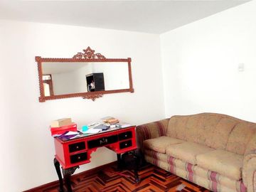 Venta De Casa De Dos Pisos Y Azotea En Los Olivos, Frente A Parque Del Niño