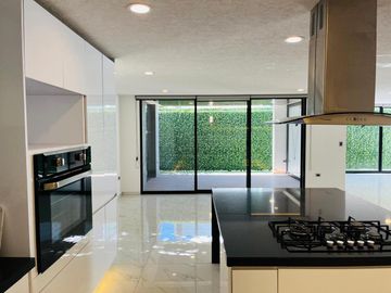 Casa en Venta en Lomas de Angelópolis Cascatta