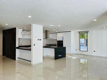 Casa en Venta en Lomas de Angelópolis Cascatta