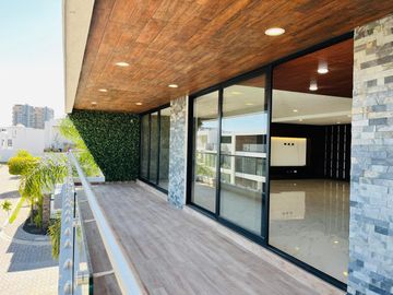 Casa en Venta en Lomas de Angelópolis Cascatta
