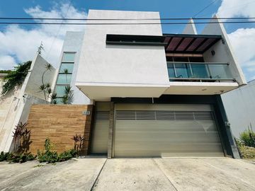 Casa en Venta con Paneles Solares en Fracc. Jardines de Virginia, Boca del Rio, Veracruz.