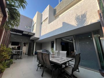 Casa en Venta con Paneles Solares en Fracc. Jardines de Virginia, Boca del Rio, Veracruz.