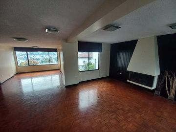 AMPLIA CASA A LA VENTA SECTOR EL BATAN ALTO, PARQUE METROPOLITANO.