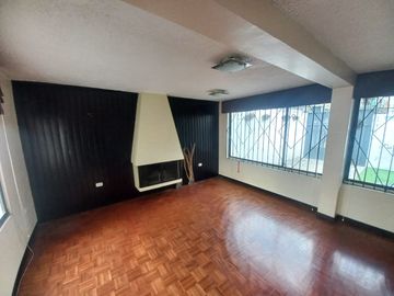 AMPLIA CASA A LA VENTA SECTOR EL BATAN ALTO, PARQUE METROPOLITANO.