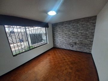 AMPLIA CASA A LA VENTA SECTOR EL BATAN ALTO, PARQUE METROPOLITANO.