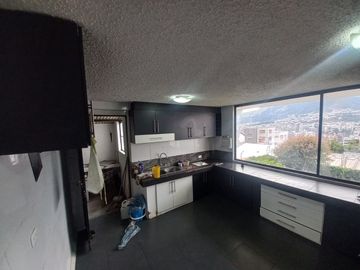 AMPLIA CASA A LA VENTA SECTOR EL BATAN ALTO, PARQUE METROPOLITANO.