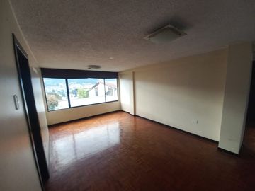 AMPLIA CASA A LA VENTA SECTOR EL BATAN ALTO, PARQUE METROPOLITANO.