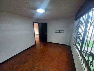 AMPLIA CASA A LA VENTA SECTOR EL BATAN ALTO, PARQUE METROPOLITANO.