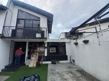 AMPLIA CASA A LA VENTA SECTOR EL BATAN ALTO, PARQUE METROPOLITANO.