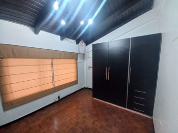 AMPLIA CASA A LA VENTA SECTOR EL BATAN ALTO, PARQUE METROPOLITANO.
