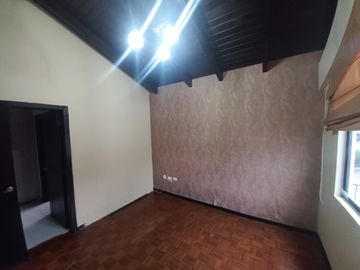AMPLIA CASA A LA VENTA SECTOR EL BATAN ALTO, PARQUE METROPOLITANO.