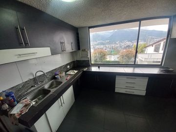 AMPLIA CASA A LA VENTA SECTOR EL BATAN ALTO, PARQUE METROPOLITANO.
