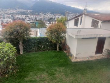 AMPLIA CASA A LA VENTA SECTOR EL BATAN ALTO, PARQUE METROPOLITANO.