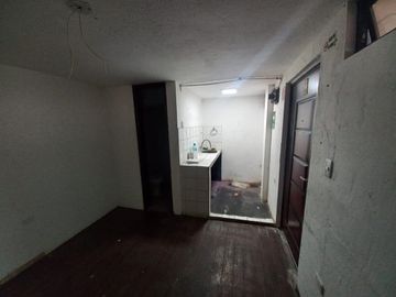 AMPLIA CASA A LA VENTA SECTOR EL BATAN ALTO, PARQUE METROPOLITANO.