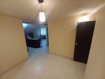 AMPLIA CASA A LA VENTA SECTOR EL BATAN ALTO, PARQUE METROPOLITANO.