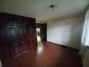 AMPLIA CASA A LA VENTA SECTOR EL BATAN ALTO, PARQUE METROPOLITANO.