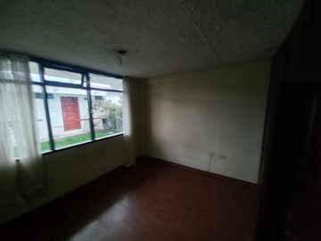 AMPLIA CASA A LA VENTA SECTOR EL BATAN ALTO, PARQUE METROPOLITANO.